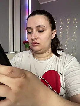 lipsi vikki online show from February 17, 8:11 am