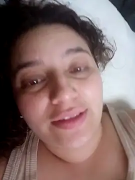 Snapshot of MajoArias chatting on February 10, 7:56 am MajoArias online show from February 10, 7:56 am