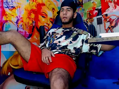 warmNoah online show from April 11, 6:56 pm