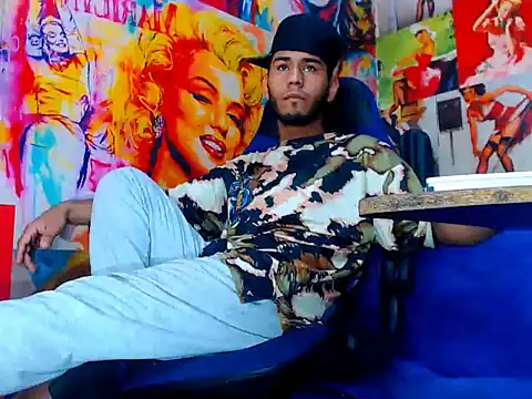 warmNoah online show from April 13, 6:46 pm