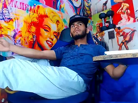 warmNoah online show from April 18, 7:07 pm