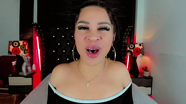 Snapshot of Makeyla_Fox_ chatting on March 4, 12:00 pm Makeyla Fox online show from March 4, 12:00 pm