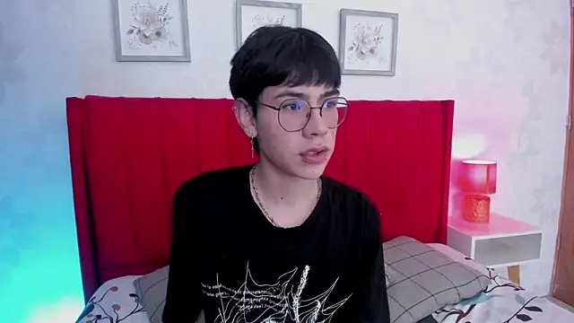 Snapshot of Demian_Hush chatting on February 17, 7:20 pm Demian Hush online show from February 17, 7:20 pm