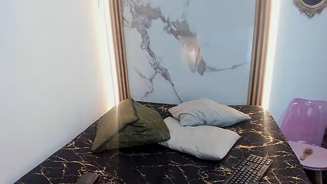 Nahomii  Doll online show from March 13, 8:04 pm