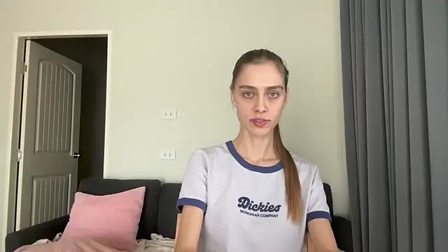 Snapshot of SonyaSweety chatting on February 20, 6:26 am SonyaSweety online show from February 20, 6:26 am