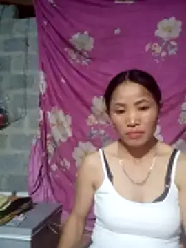 Snapshot of nhynhy11 chatting on February 11, 2:55 pm nhynhy11 online show from February 11, 2:55 pm