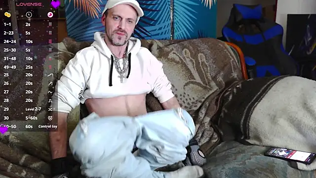 Snapshot of SwatRocShy chatting on February 9, 9:08 pm SwatRocShy online show from February 9, 9:08 pm