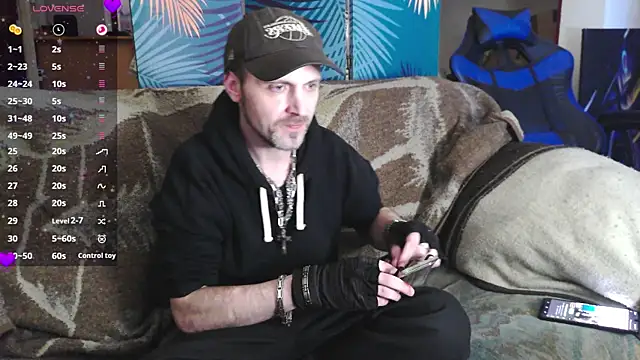 Snapshot of SwatRocShy chatting on February 10, 2:32 pm SwatRocShy online show from February 10, 2:32 pm