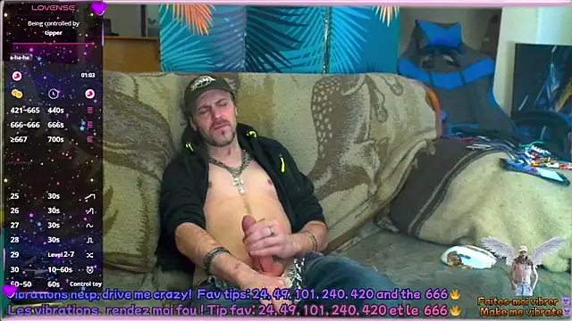 Snapshot of SwatRocShy chatting on February 25, 7:18 am SwatRocShy online show from February 25, 7:18 am