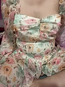 Snapshot of hamoi11 chatting on February 25, 12:42 am hamoi11 online show from February 25, 12:42 am