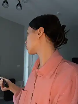  luna fox  online show from February 9, 9:35 am