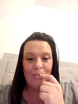 Snapshot of louisa36 chatting on February 22, 9:13 pm louisa36 online show from February 22, 9:13 pm