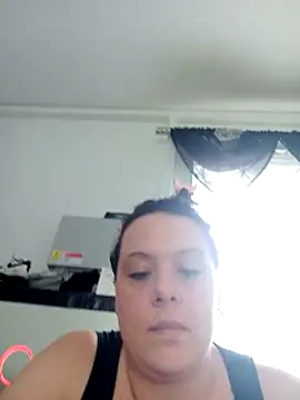 Snapshot of louisa36 chatting on March 1, 10:50 am louisa36 online show from March 1, 10:50 am