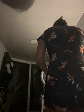 Snapshot of RachelWeisz_ chatting on February 12, 10:21 am RachelWeisz online show from February 12, 10:21 am