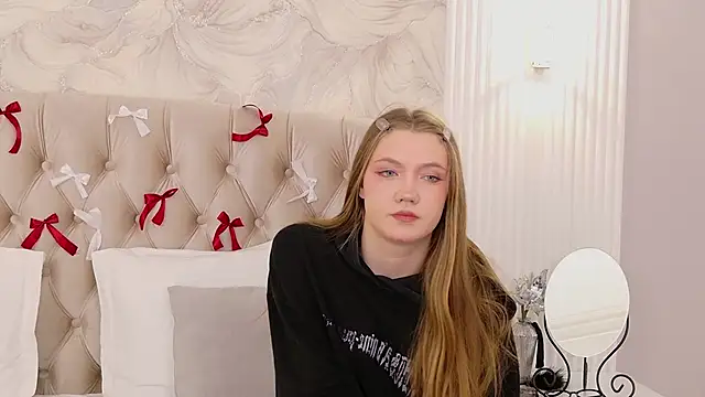 StacyHicks online show from February 13, 3:19 pm