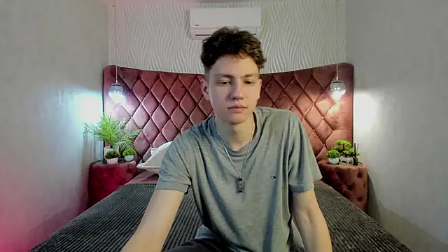 Snapshot of StefanBev chatting on March 4, 7:42 pm StefanBev online show from March 4, 7:42 pm