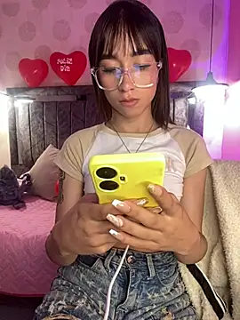 Snapshot of alahia_pink chatting on February 18, 3:13 am alahia pink online show from February 18, 3:13 am