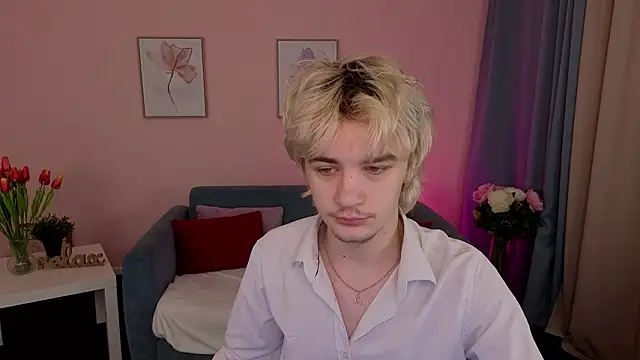 Snapshot of JameMiller chatting on February 19, 7:04 am JameMiller online show from February 19, 7:04 am