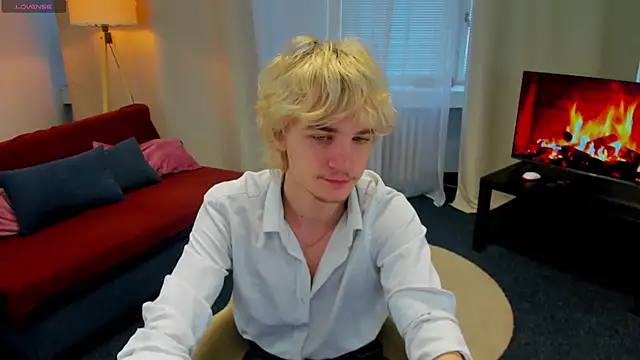 Snapshot of JameMiller chatting on February 25, 7:07 am JameMiller online show from February 25, 7:07 am