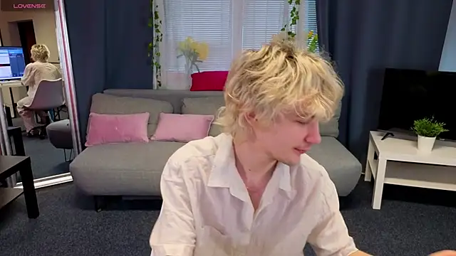 Snapshot of JameMiller chatting on March 3, 7:03 am JameMiller online show from March 3, 7:03 am