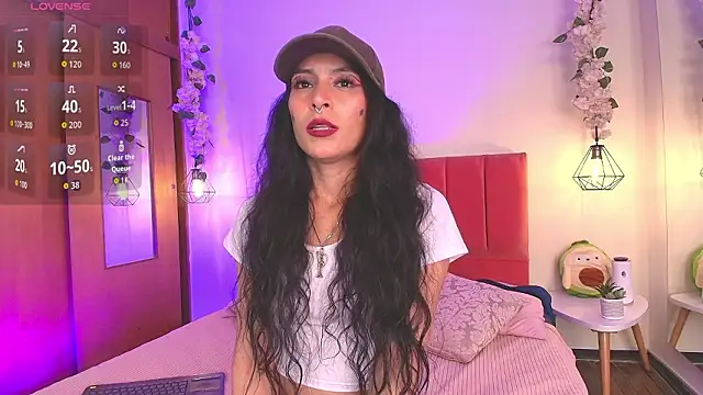 Snapshot of Raia_gh chatting on March 3, 2:39 am Raia gh online show from March 3, 2:39 am