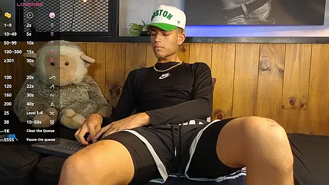 Snapshot of ItsZairen chatting on March 4, 3:45 am ItsZairen online show from March 4, 3:45 am