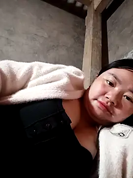 Snapshot of lisn-cute chatting on March 3, 11:32 pm lisn-cute online show from March 3, 11:32 pm