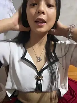 Snapshot of tenten110 chatting on February 25, 7:51 am tenten110 online show from February 25, 7:51 am