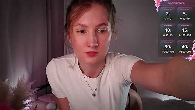 Snapshot of Alika_L_V chatting on March 4, 5:41 pm Alika L V online show from March 4, 5:41 pm