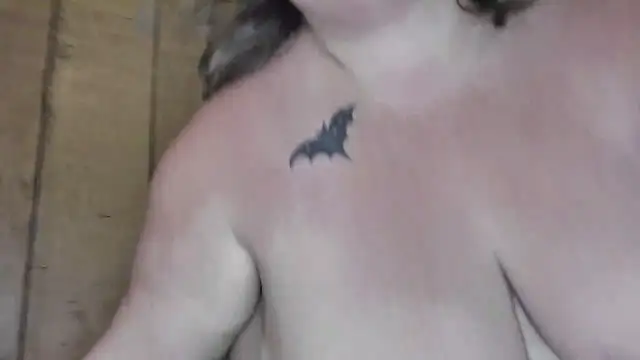 Snapshot of ladylynn13 chatting on April 23, 9:39 pm ladylynn13 online show from April 23, 9:39 pm