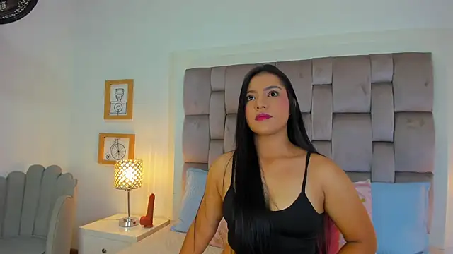 Snapshot of zharia_lux_25 chatting on February 19, 11:28 am zharia lux 25 online show from February 19, 11:28 am