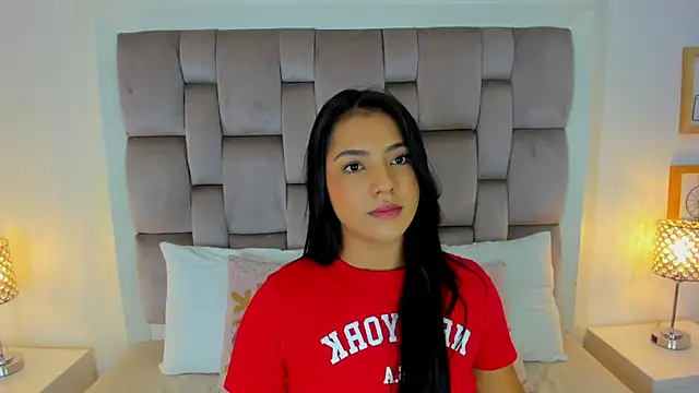 Snapshot of zharia_lux_25 chatting on March 4, 11:38 am zharia lux 25 online show from March 4, 11:38 am