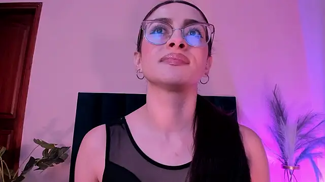 AndraCyruss online show from March 5, 11:45 pm