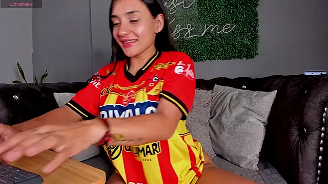 danielebeck online show from February 19, 7:10 pm