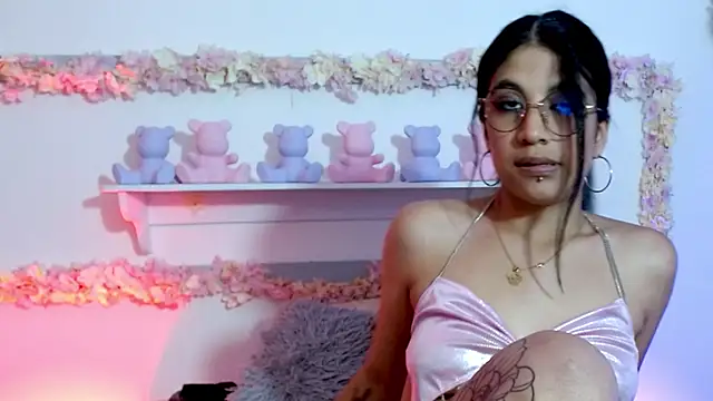 Snapshot of sharlotaustral18 chatting on February 17, 4:20 am sharlotaustral18 online show from February 17, 4:20 am