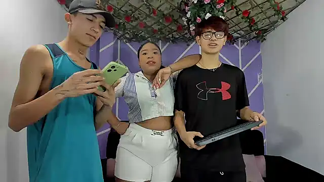 Snapshot of Lizeth_hot2002 chatting on March 4, 1:22 am Lizeth hot2002 online show from March 4, 1:22 am