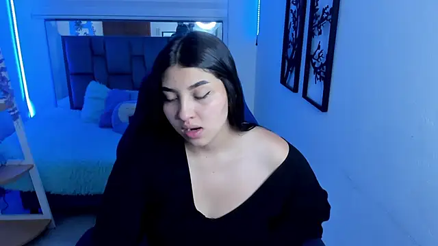 Snapshot of bloom_winxx chatting on February 19, 3:13 am bloom winxx online show from February 19, 3:13 am