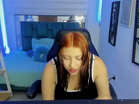 Snapshot of bloom_winxx chatting on March 1, 3:30 am bloom winxx online show from March 1, 3:30 am