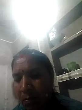 Snapshot of Loomaraj chatting on February 16, 8:27 pm Loomaraj online show from February 16, 8:27 pm