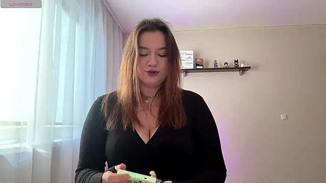 GuillerminaHotze online show from March 7, 7:38 am