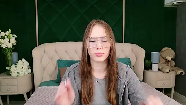 Arielle Vade online show from April 22, 5:10 am