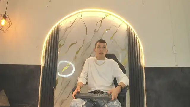 Snapshot of Isaak_26 chatting on February 15, 12:25 pm Isaak 26 online show from February 15, 12:25 pm