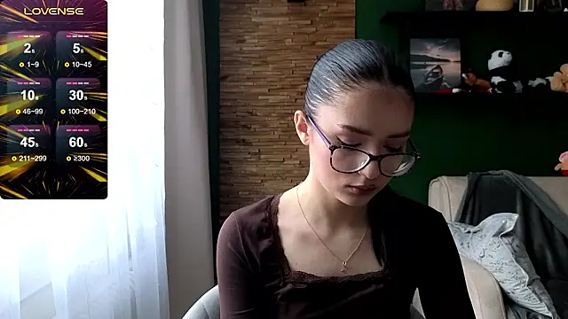 Snapshot of Whitney11_1131 chatting on February 23, 7:06 am Whitney11 1131 online show from February 23, 7:06 am