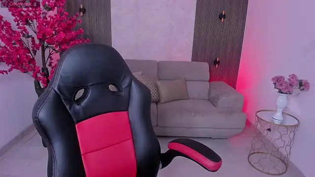 karol priston online show from April 2, 3:15 am