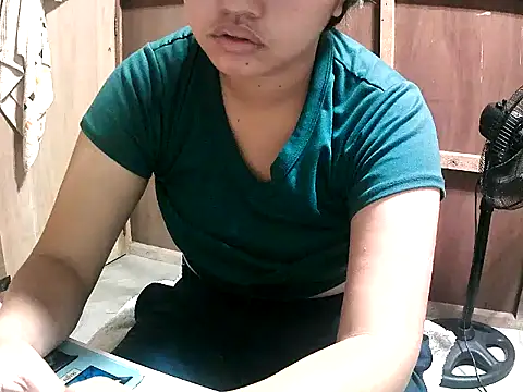 Snapshot of Cloudette_17 chatting on February 14, 3:36 am Cloudette 17 online show from February 14, 3:36 am