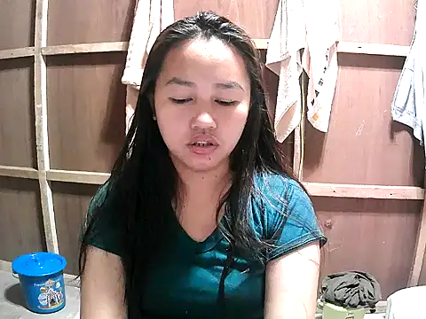 Snapshot of Cloudette_17 chatting on February 25, 9:19 am Cloudette 17 online show from February 25, 9:19 am