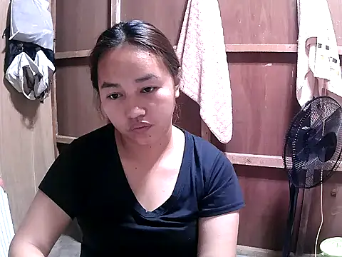 Snapshot of Cloudette_17 chatting on February 28, 10:16 am Cloudette 17 online show from February 28, 10:16 am