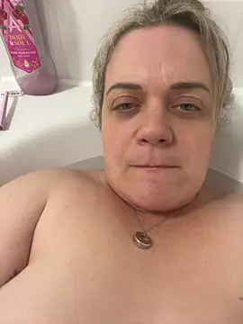 Snapshot of Piper_Milf_36 chatting on February 27, 8:20 pm Piper Milf 36 online show from February 27, 8:20 pm