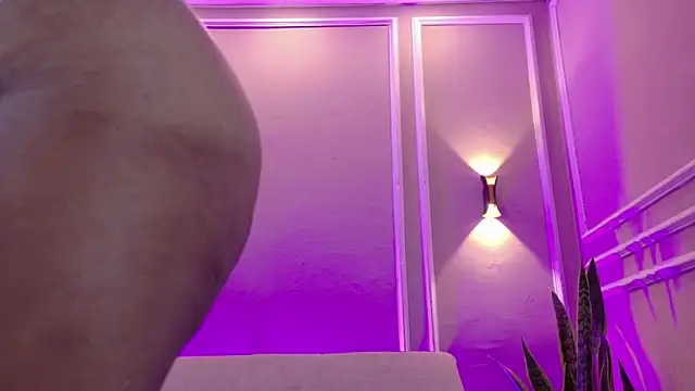 SuzyFox  online show from April 8, 7:36 pm