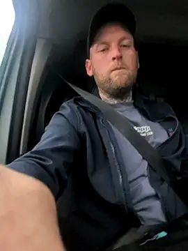 Snapshot of dave32000 chatting on February 10, 11:47 am dave32000 online show from February 10, 11:47 am